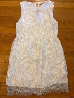 Alice + Olivia White Lace Sleeveless Cocktail Dress with Beaded Hem